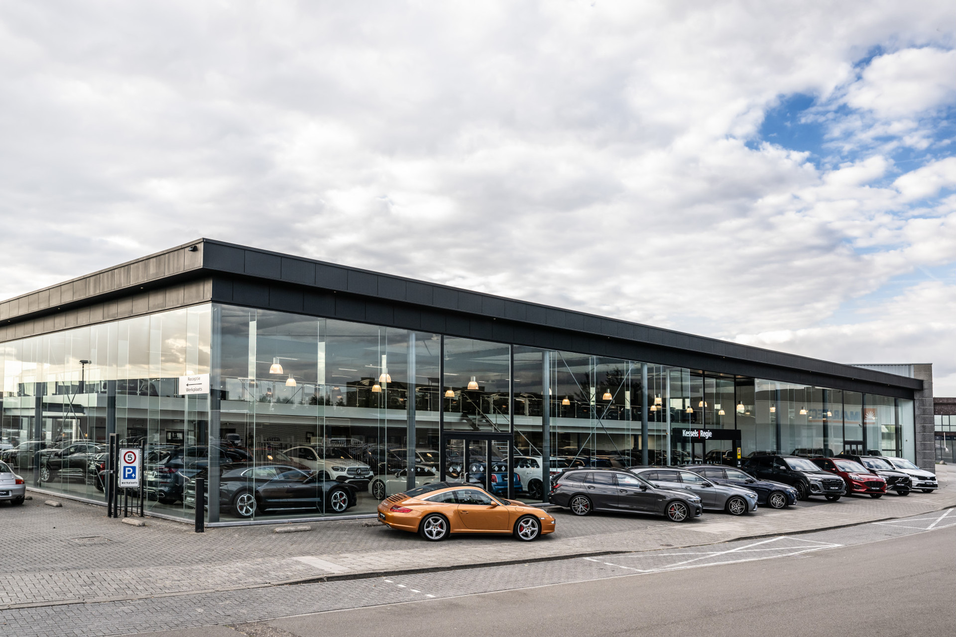 45810192-38.jpg