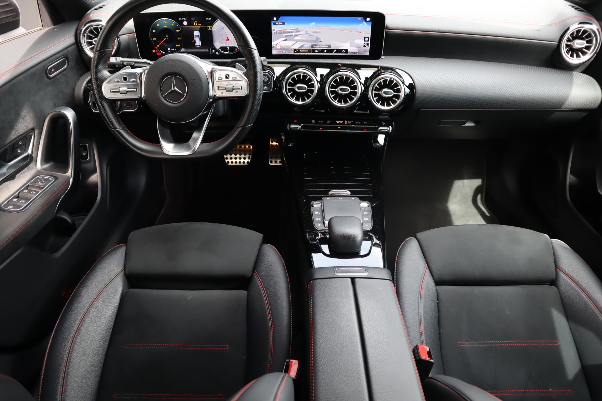 47015503-5.jpg