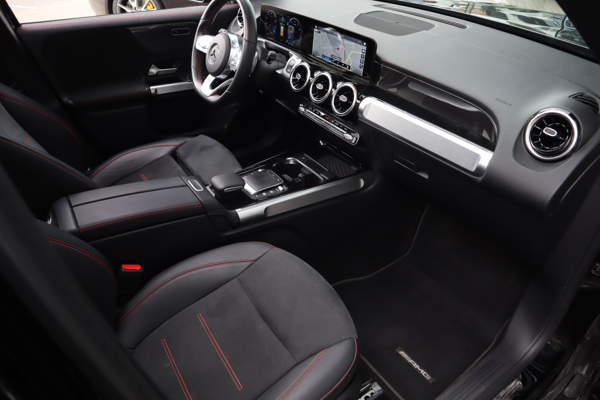 47135331-4.jpg