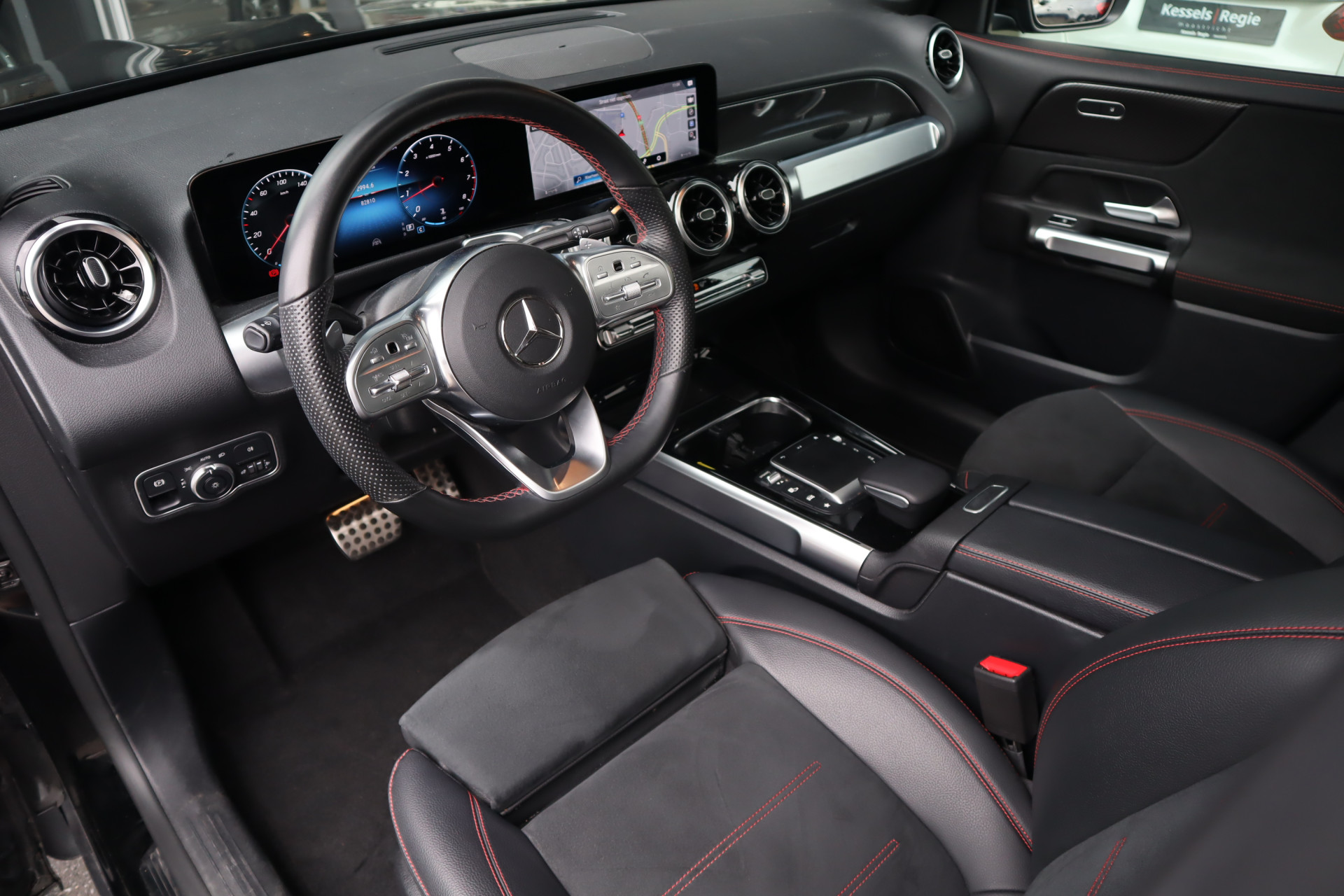 47135331-6.jpg