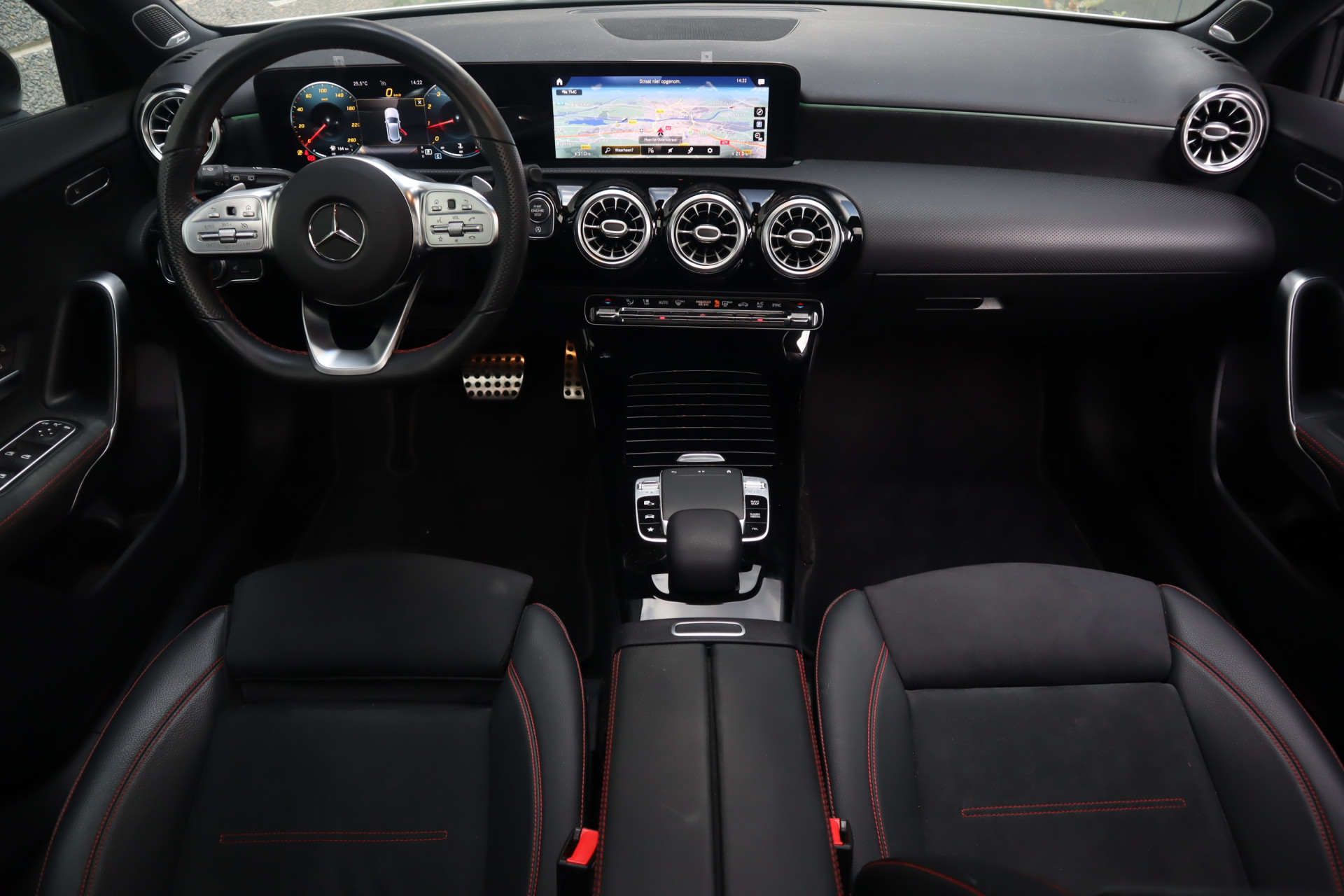 47251618-5.jpg