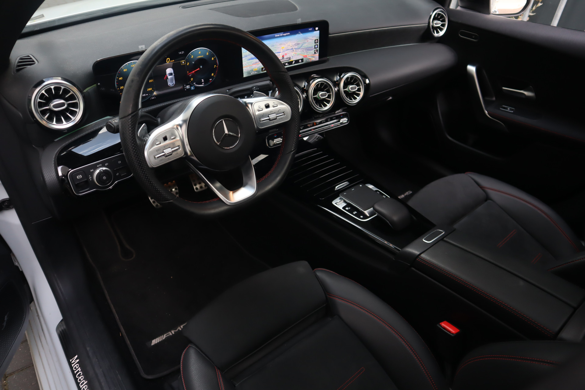 47251618-6.jpg