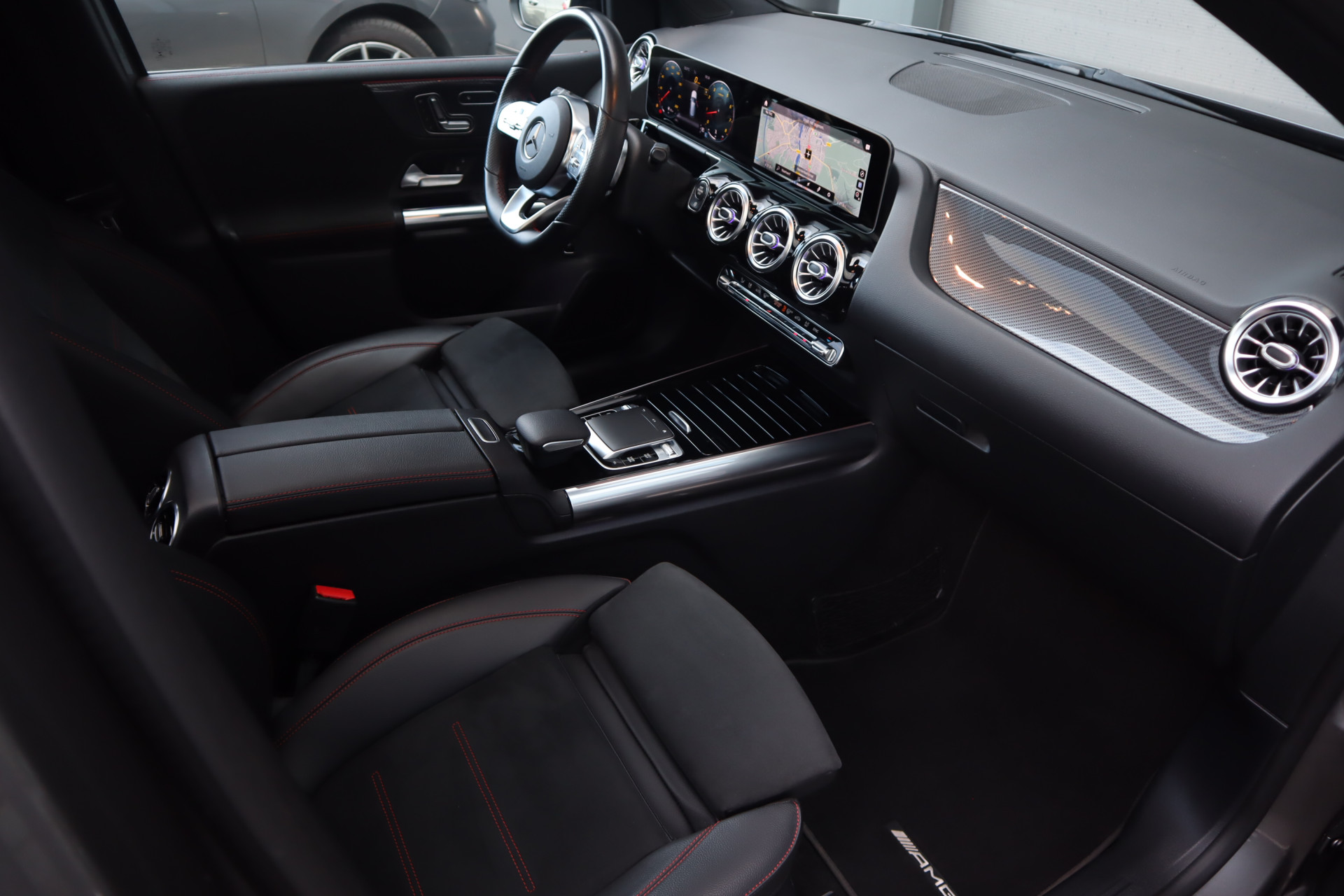 47528396-4.jpg