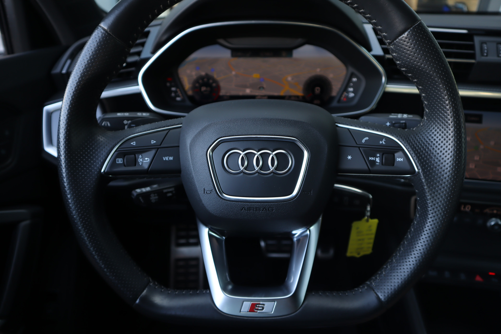 47983813-10.jpg