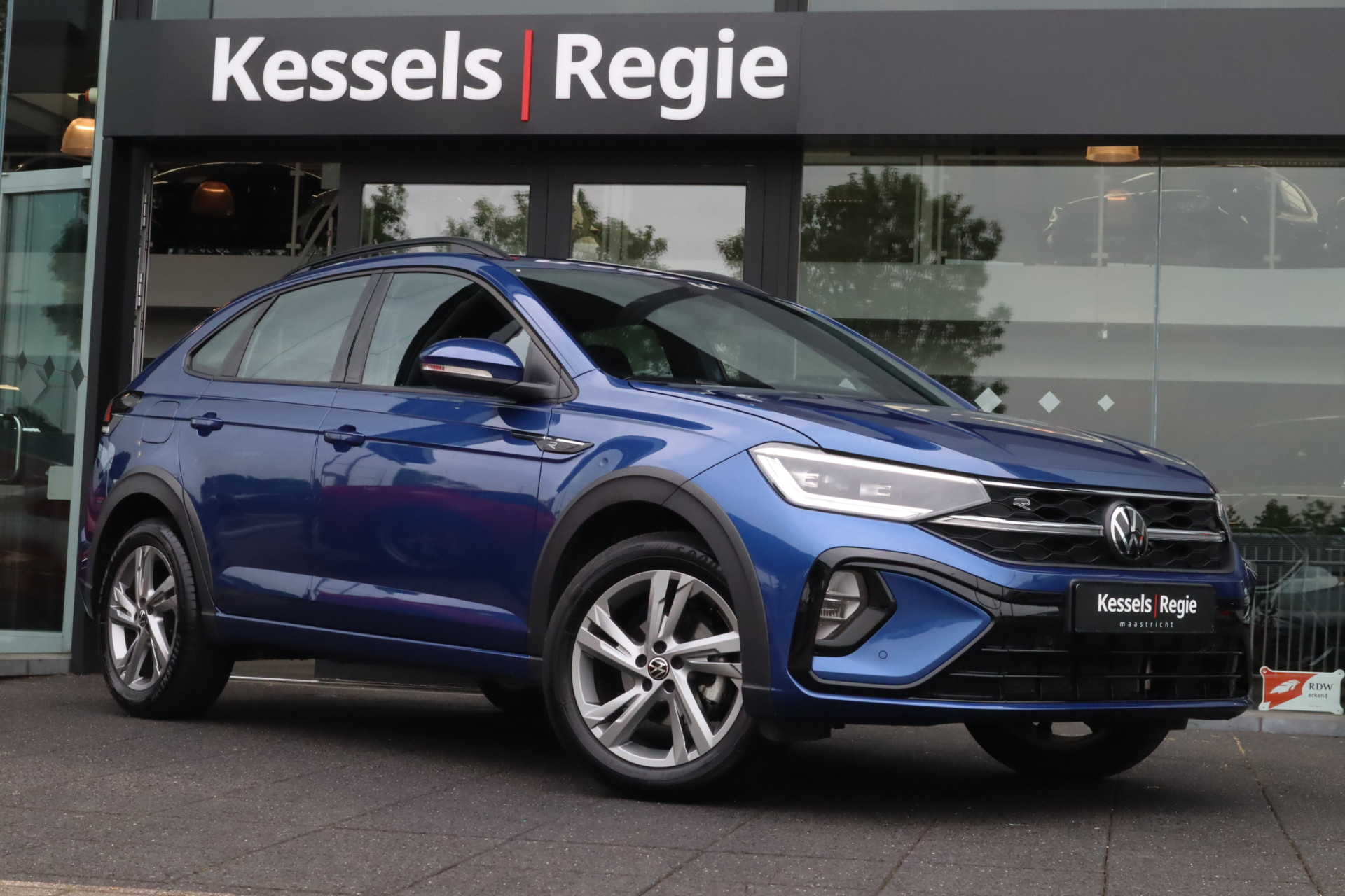 53305587