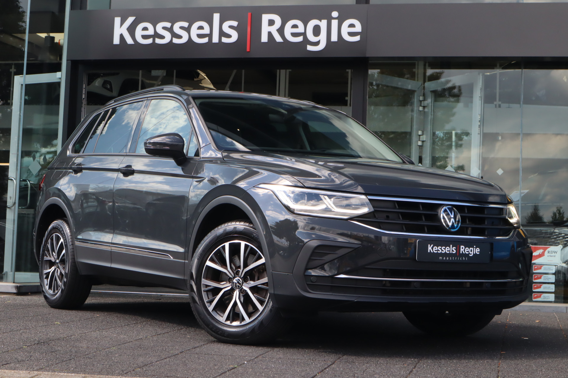 56539322